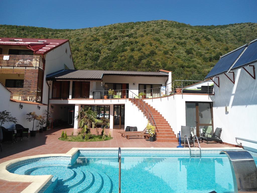 Pensiunea La Dolce Vita Băile Herculane Exterior foto