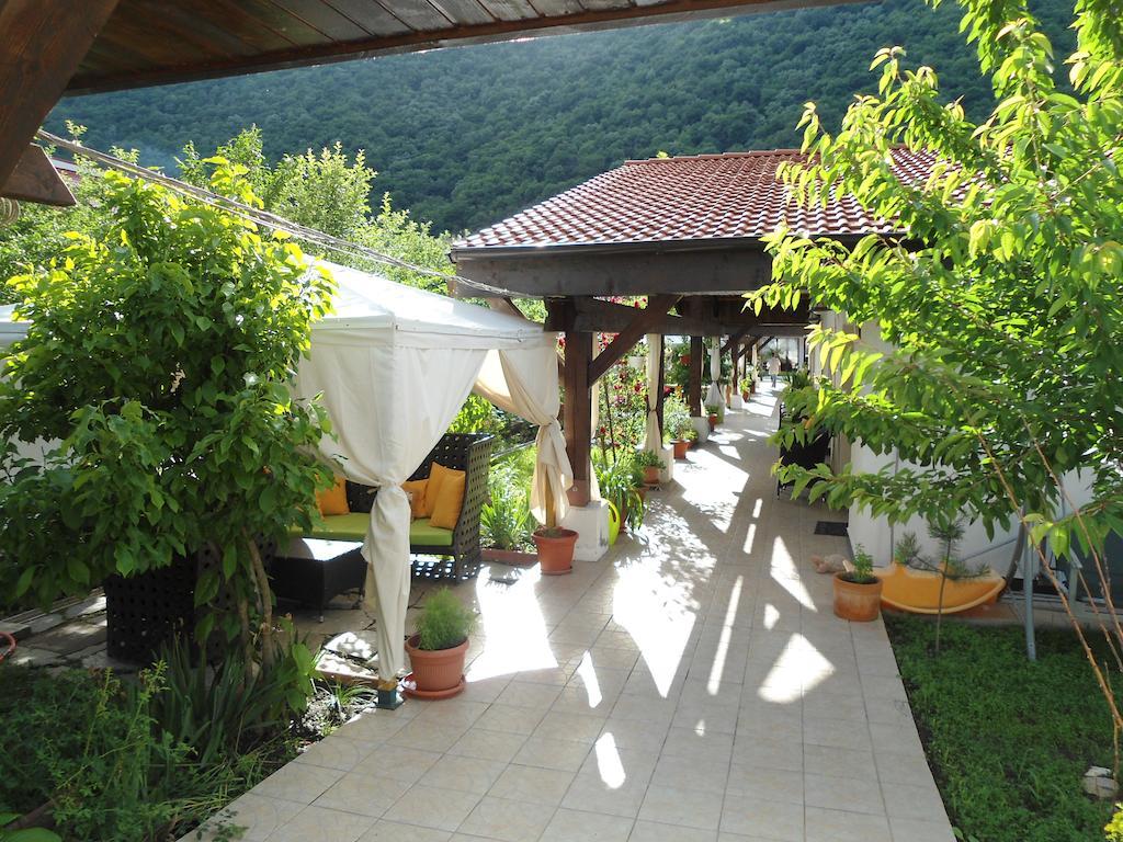 Pensiunea La Dolce Vita Băile Herculane Exterior foto